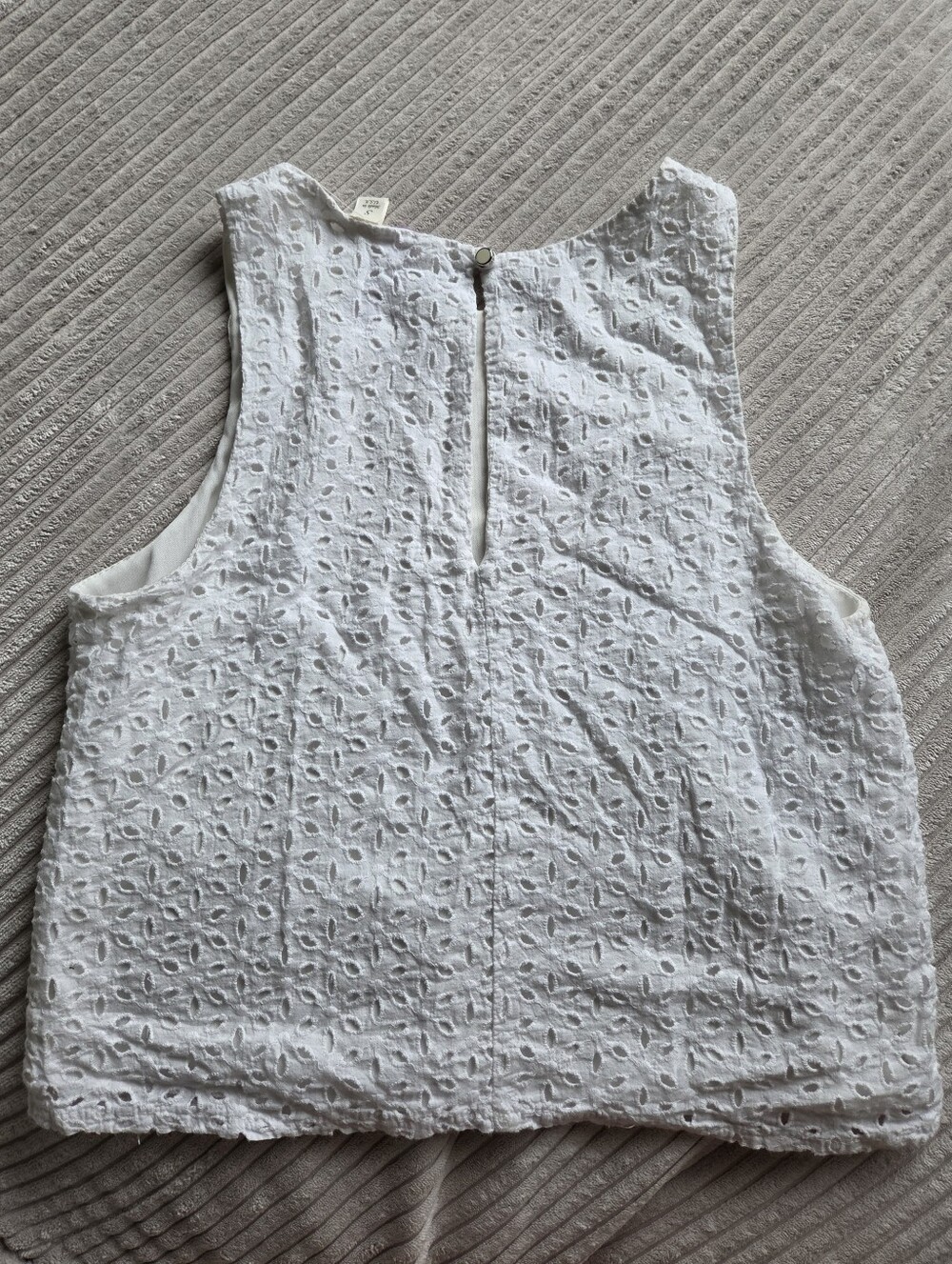 Cropped Eyelet Blouse - Picture 5 of 5